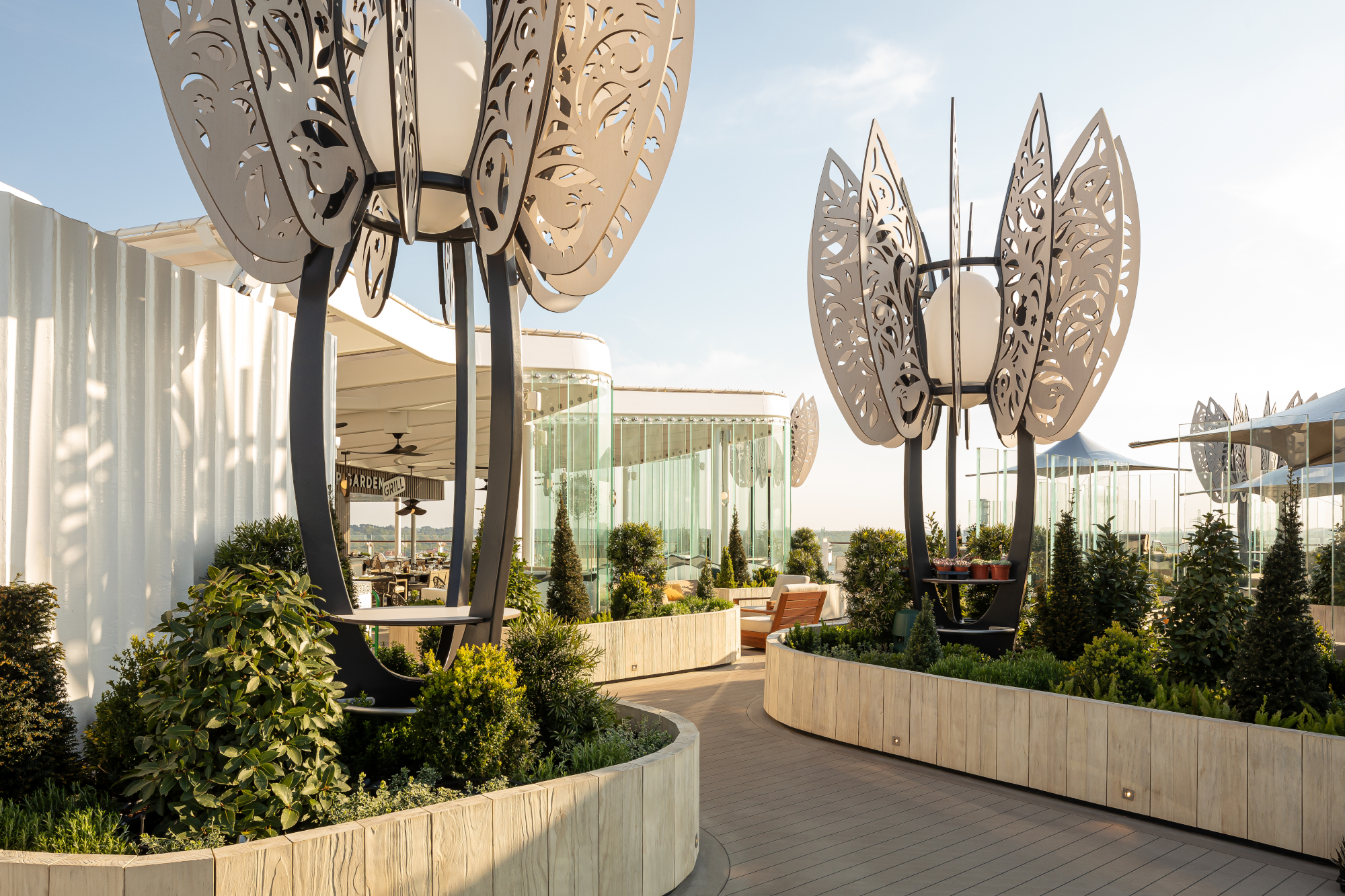 MyCruise Celebrity-Cruises Beyond Offentlige-arealer Barer-lounger-atrium16